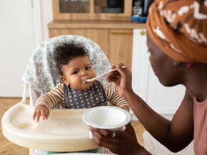 após os 6 meses de idade, o leite materno por si só após os 6 meses de idade, o leite materno por si só