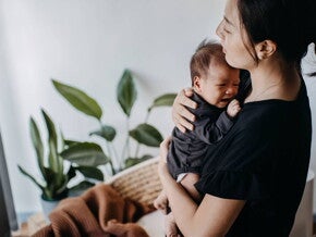 Porque o bebé chora mal fica de noite? Porque o bebé chora mal fica de noite?